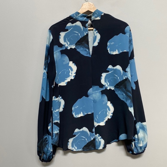 - Aritzia Babaton Navy/Light Blue Floral Long Sleeve Blouse Size L - Picture 5 of 9